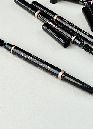 Олівець для брів anastasia beverly hills brow definer triangular brow pencil (medium brown) 0.2 g (без коробочки, з набору)