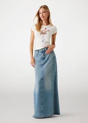 Женская футболка guess с принтом и стразами