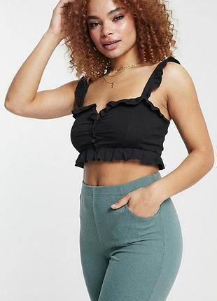 Черный кроп-топ prettylittlething с оборками и пуговицами (uk 4 / xs)