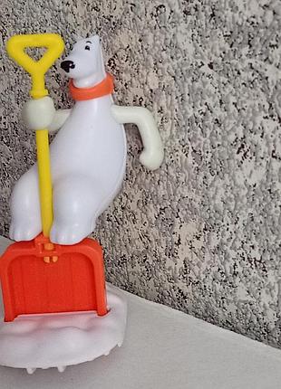 Фигурка игрушка kinder maxi «белый медведь с лопатой» из новогодней серии