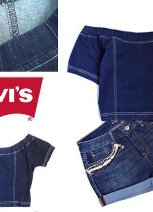 Модний джинсовий кроп-топ зі спущеними плечима від levi's