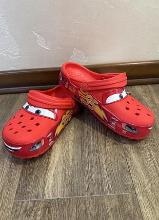Crocs mcqueen красного цвета