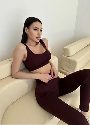 Безшовные бордовые леггинсы и топ