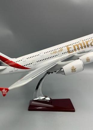 Модель самолета airbus a380 emirates (1:160) с led-подсветкой