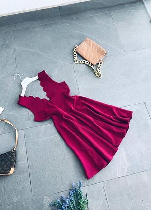 Сукня boohoo з етикеткою в красивому кольорі