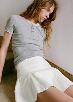 Жіноча футболка з подвійним ефектом зі зборками на ґудзиках zara розмір м