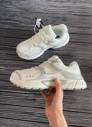 Уцінка жіночі кросівки nike v5 rnr