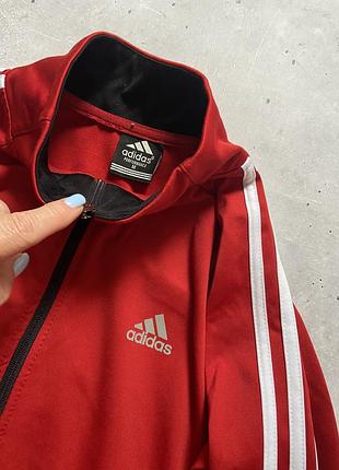 Червона олімпійка adidas 9