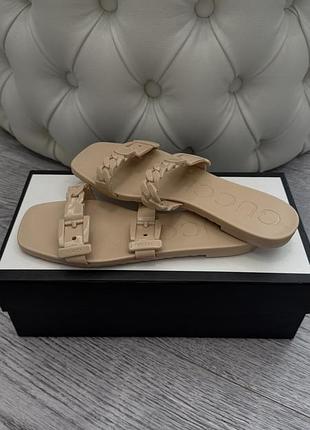 Шльопанці gucci