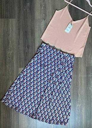 Стильний літній комплект від zara - топ zara з фігурним краєм та спідниця міді з геометричним візерунком