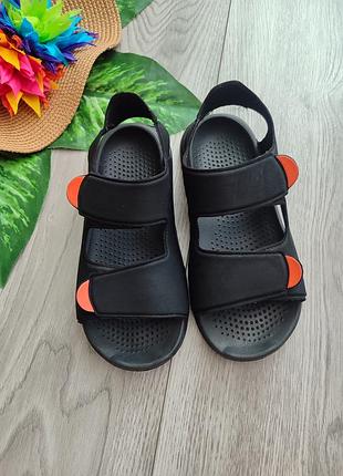 Черные детские сандалии adidas swim с оранжевыми акцентами на липучках аквашузы