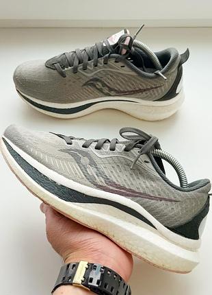 Женские беговые кроссовки saucony endorphin speed 2
