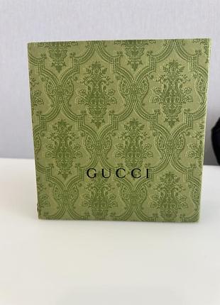 Коробка gucci з фірмовою лентою