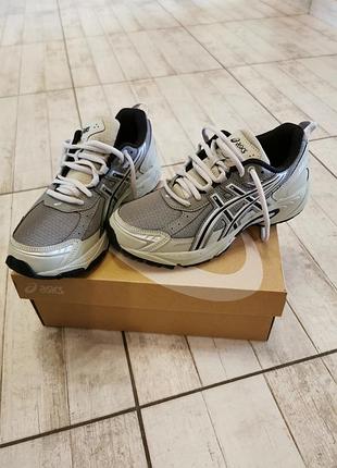 Жіночий кросівки asics gel-ventx