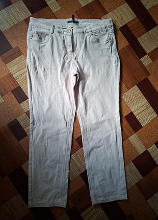 Джинси тягнуться