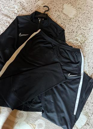 Продам❗️❗️❗️ nike оригінальний спортивний костюм