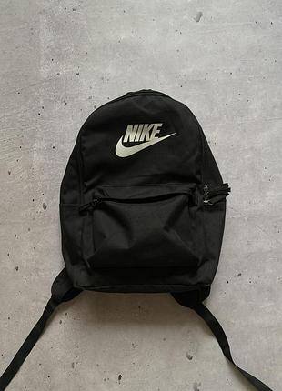 Чорний рюкзак nike