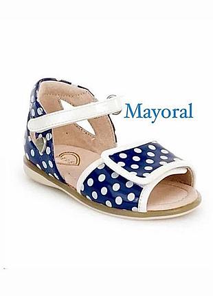 Нові з бірками босоніжки для дівчинки mayoral (41634, лак) на 21,23,24,26 розмір