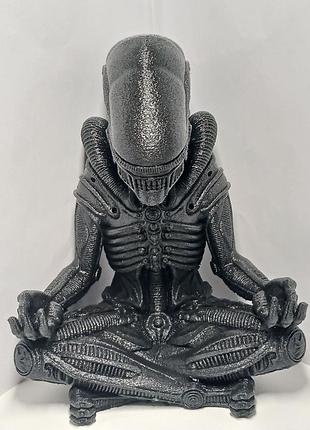 Фигурка ксеноморф (alien) в позе медитации, 15 см, 3d-печать