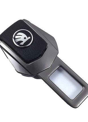 Заглушка ремня безопасности металл "skoda" new (1шт) цинк.сплав + кожа (тип no2) графит