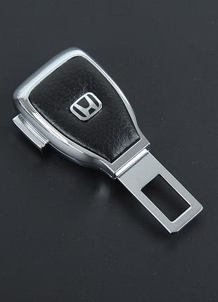 Заглушка ремня безопасности металл "honda" (1шт) цинк.сплав + кожа + вход под ремень (no5)