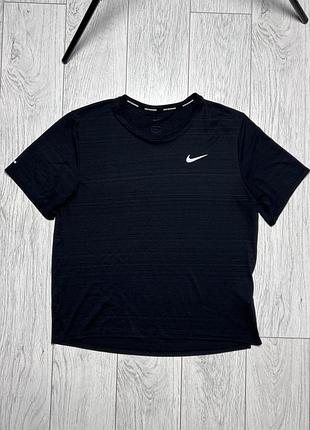 Футболка nike running  розмір м стан ідеал