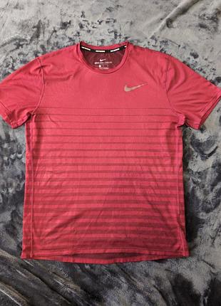 Чоловіча спортивна зональна футболка nike zonal cooling, розмір м