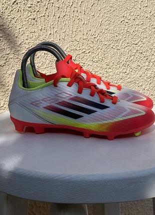 Adidas дитячі футбольні бутси яскраві 33 розмір