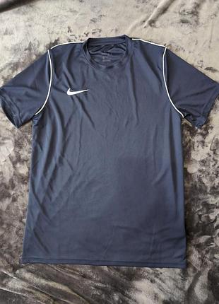 Чоловіча спортивна футболка nike dri-fit, розмір l