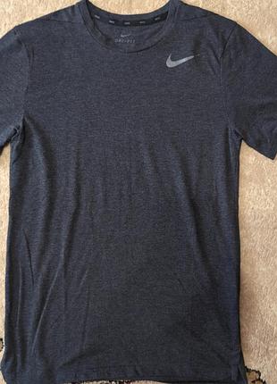 Чоловіча спортивна футболка nike dri-fit, розмір s( фактично м)