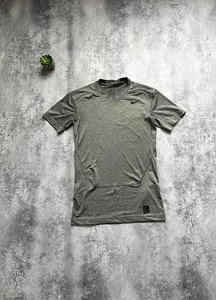 Чоловіча футболка nike pro