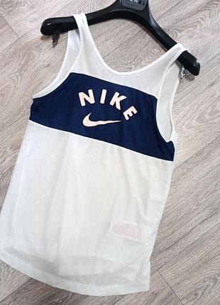 Белая женская спортивная майка nike в размере л - хл