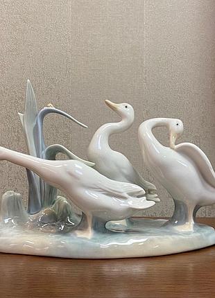 Фарфоровая статуэтка lladro «гуси».