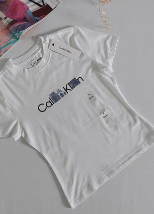 Женская трикотажная футболка calvin klein