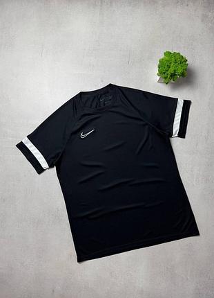 Спортивна футболка чорна чоловіча nike dri-fit оригінал