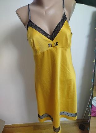 Жіноча нічна сорочка