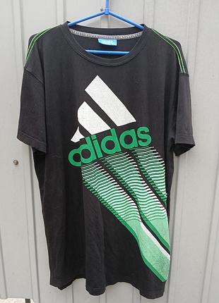 Чоловіча футболка adidas.