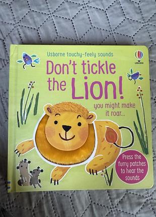 Музична книга для діток англійською don’t tickle the lion