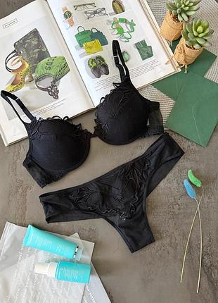 Вишуканий комплект білизни від бренду intimissimi