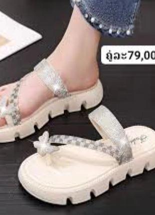 Шлепанцы fashion на высокой платформе с стразами