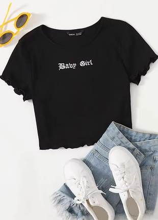 Кроп топ с надписью на груди ✨ shein ✨ укороченная футболка с вышивкой на груди в рубчик