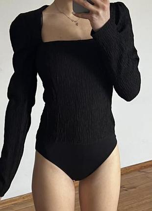 Чорний боді з фактурної тканини від zara розмір м