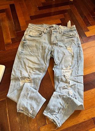 Чоловічі рвані джинси zara | світло-блакитні завужені джинси з потертостями | розмір 42 (32)