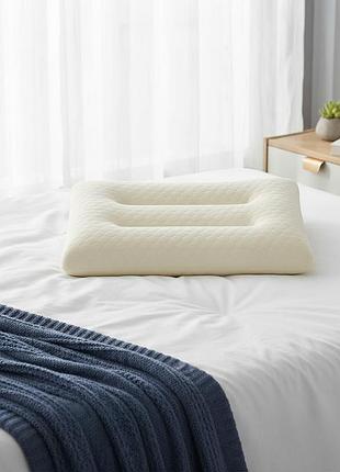 Анатомічна ортопедична подушка для сну з ефектом пам'яті memory foam для правильної підтримки шиї та хребта