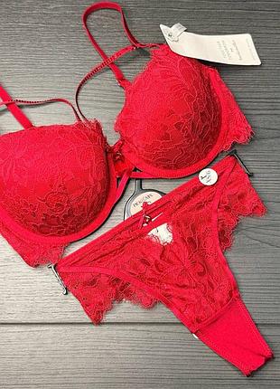 Арт.2302 комплект  бюстик без пуш ап і трусики стринги hunkemoller.