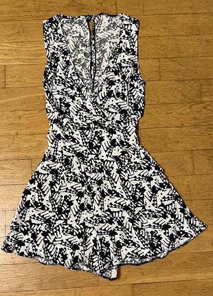 Летний лёгкий комбинезон с шортами miss selfridge xxs/xs размер для девочки/девушки с глубоким декольте