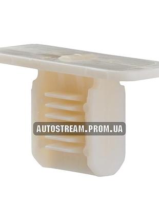 Кліпса, фіксатор кріплення обшивки стелі салону vw oem 1j0867646