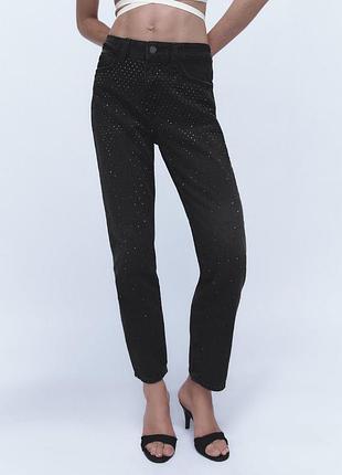 Стильные джинсы слим со стразами zara