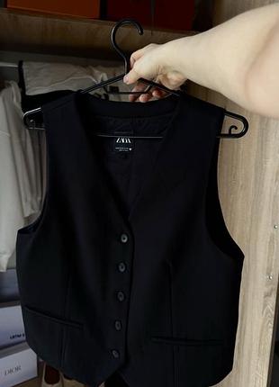 Чорний класичний жилет zara м/l