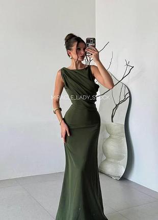 Prettylittlething шифонова сукня з подвійної тканини гарного темно-зеленого кольору